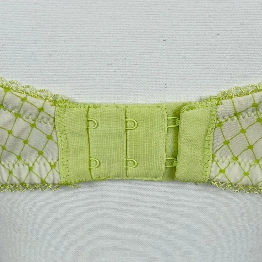 B.tempt’d by Wacoal light green underwire adjustable strap bra, size 36D.
